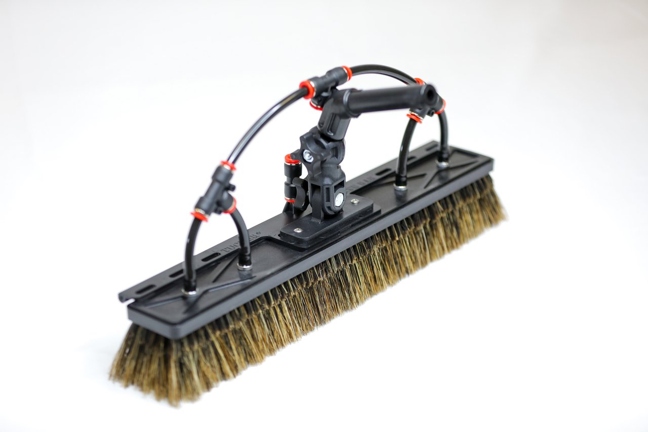 Water Fed Brush | Alpha Premium Boar - 4 Pencil Jets, Rinse Bar and Swivel Neck – XL 17" x